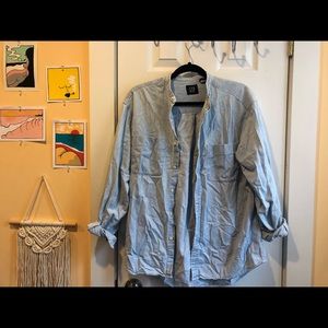GAP CHAMBRAY BUTTON UP